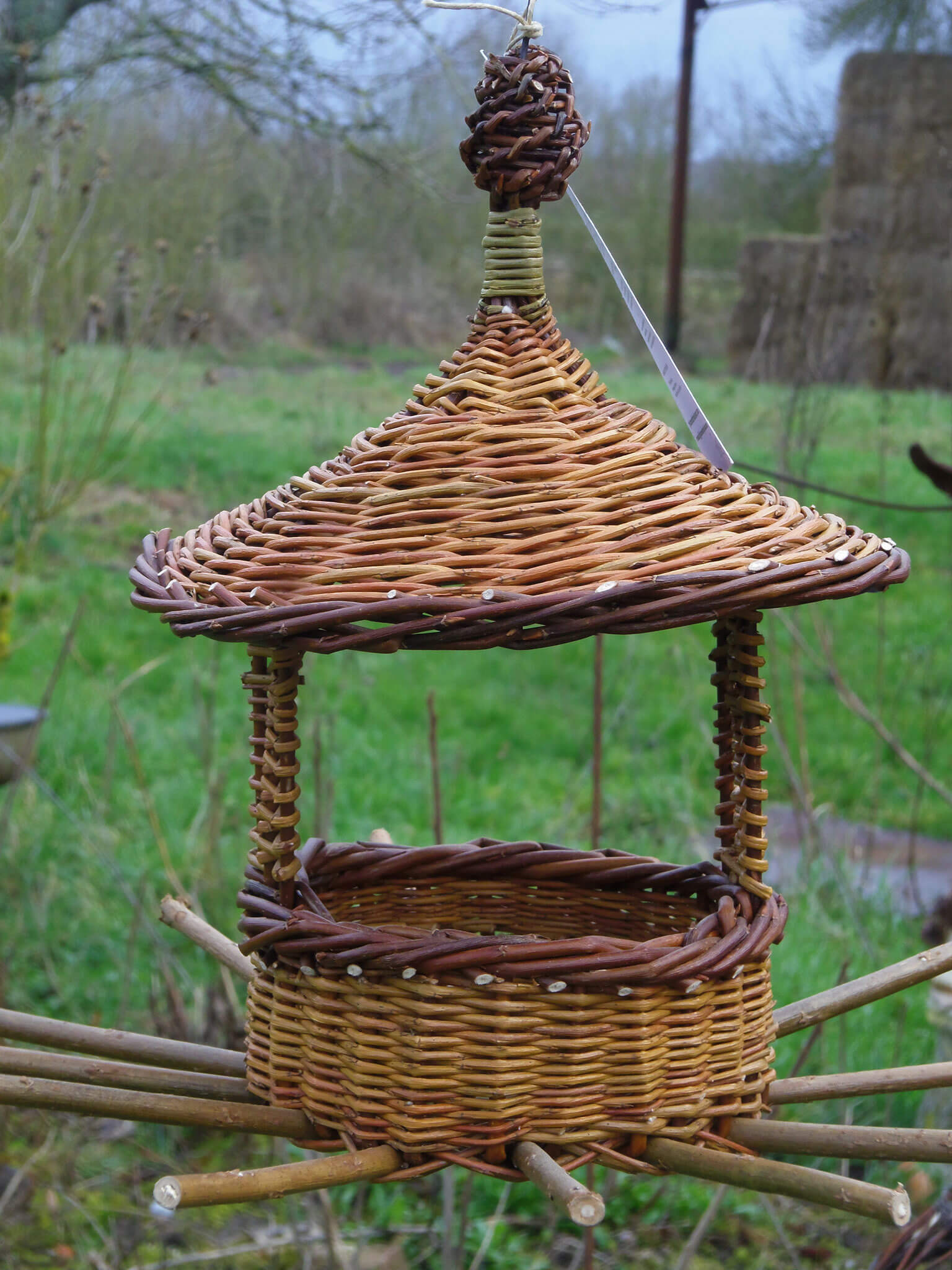 Mangeoires Artisanales Pour Oiseaux Plume Et Brin D Osier